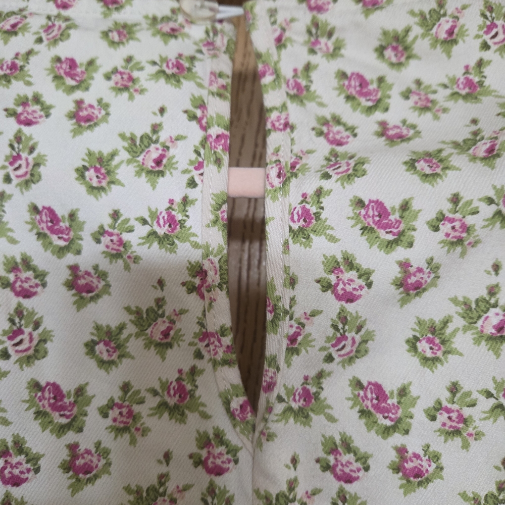 Zara Floral Tie-Front Puff Sleeve Top in Cream and Pink - Picture 4 of 5